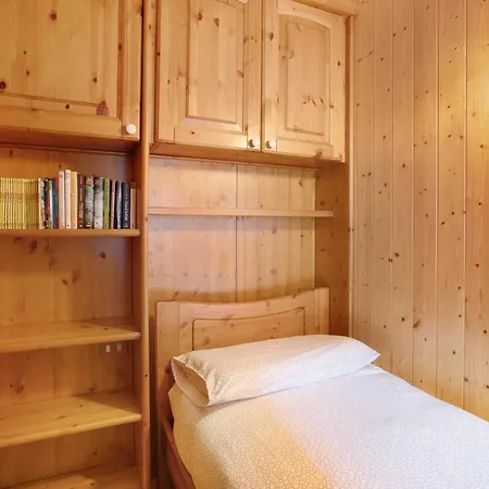 Mountain Chalet Close To Bormio בקתה